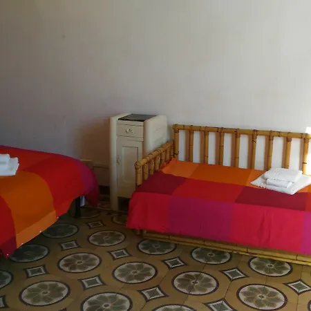 La Vie Est Belle Apartment *